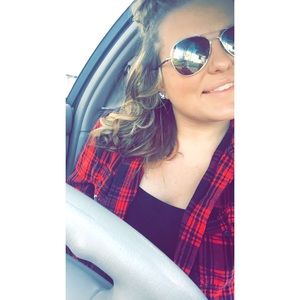 Meet your Posher, Olivia